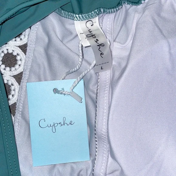 NEW.  CUPSHE 1 piece swimsuit. Size Large - Picture 4 of 6